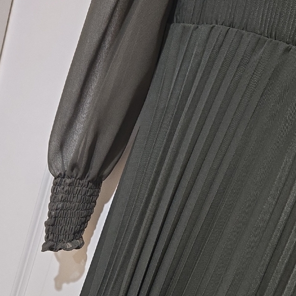 Elegant Black Long Sleeve Dress - Picture 2 of 6